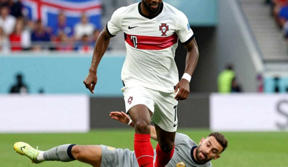 Tokens, Tickets and 2,300 Voices: When Blockchain Enters Football's Ledger