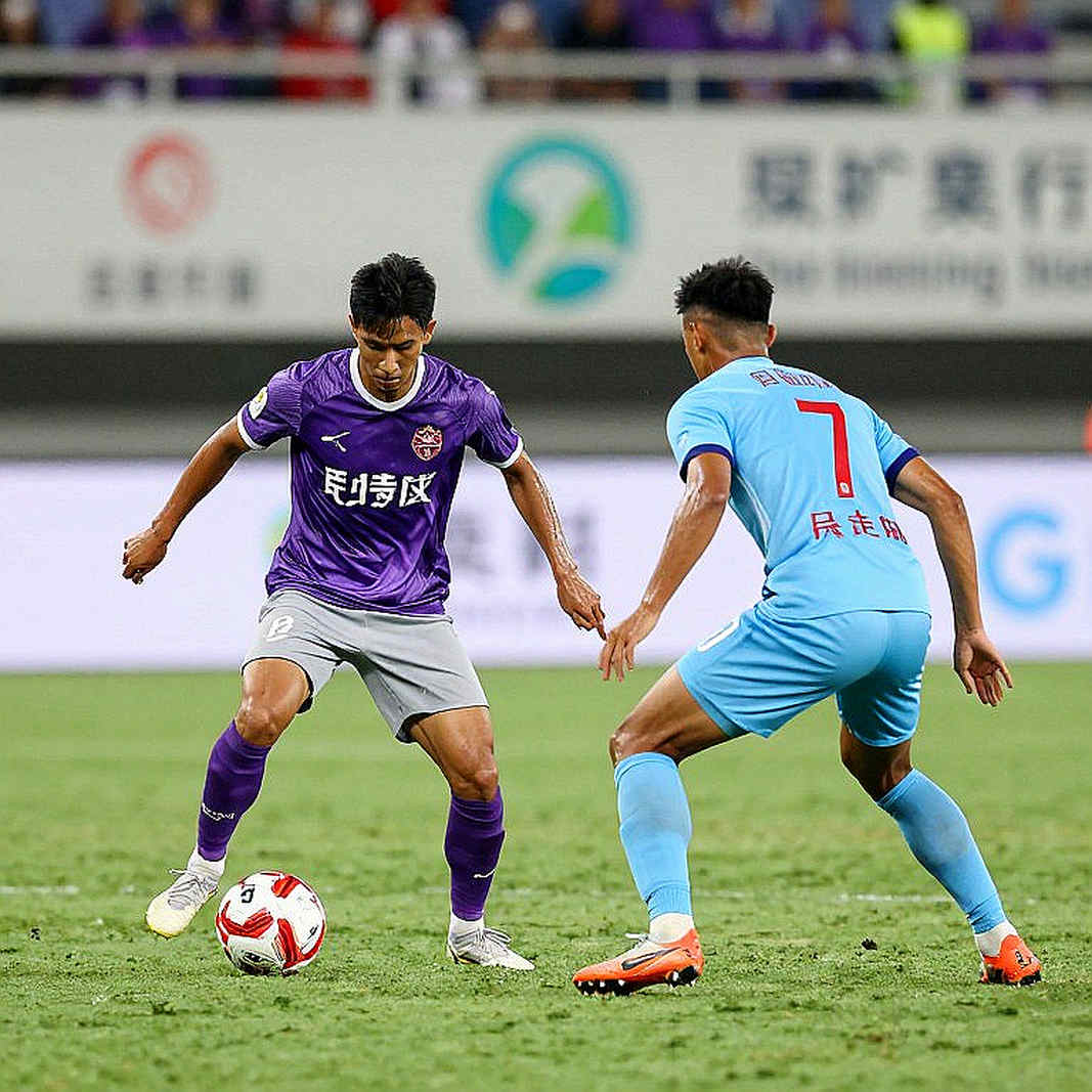 Tokens, Tickets and 2,300 Voices: When Blockchain Enters Football's Ledger