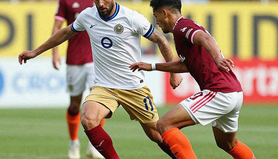 The Virus of a Wrong Label: A Guadalajara School, the FIFA Virus, and the Border of Football's Information Flow The Virus of a Wrong Label: A Guadalajara School, the FIFA Virus, and the Border of Football's Information Flow