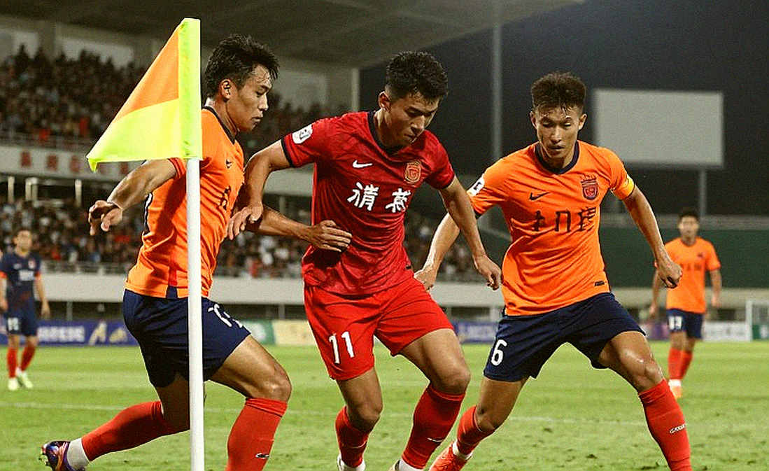 নামহীন প্রতিদ্বন্দ্বী: ফিফা সভাপতি নির্বাচনে ওয়েঙ্গারের ছায়া আর এক নীরব বিরোধের গল্প