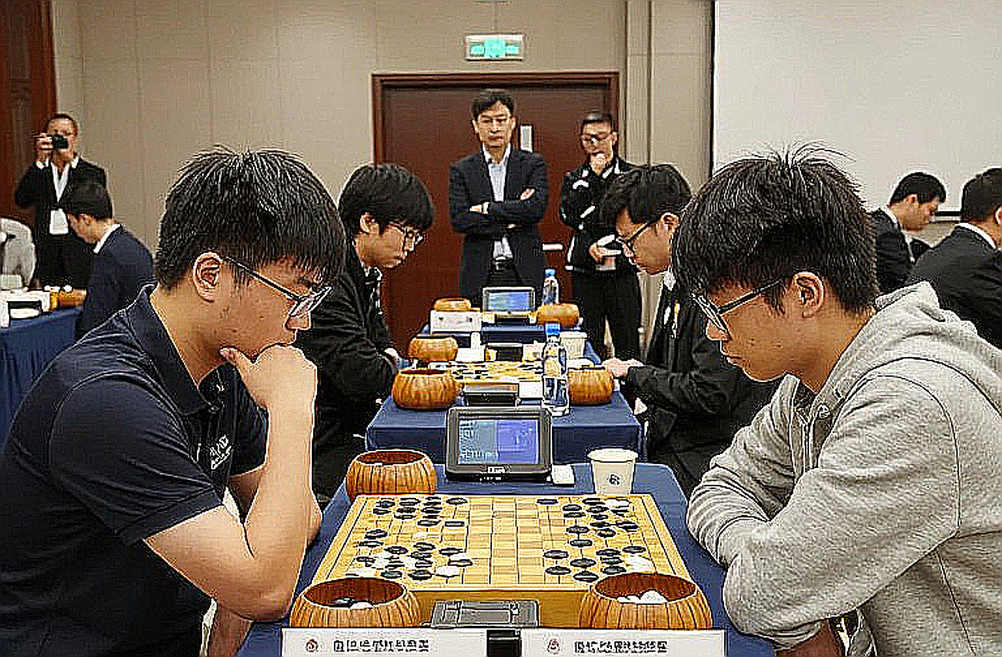 The Headline That Never Sat at the Board: Samarkand Round 8, a Sixty-Minute Scandinavian, and a Feed's Quiet Error The Headline That Never Sat at the Board: Samarkand Round 8, a Sixty-Minute Scandinavian, and a Feed's Quiet Error