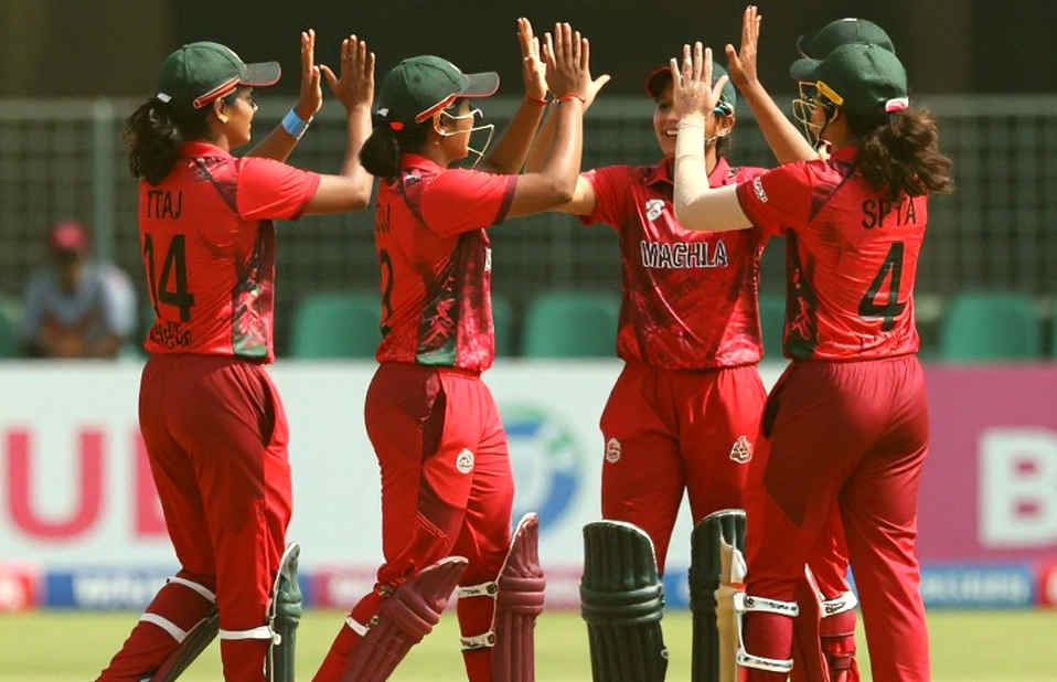 Empty Pages, Full Stands: Cricket's Data Trust and the Chain of Blockchain Verification Empty Pages, Full Stands: Cricket's Data Trust and the Chain of Blockchain Verification