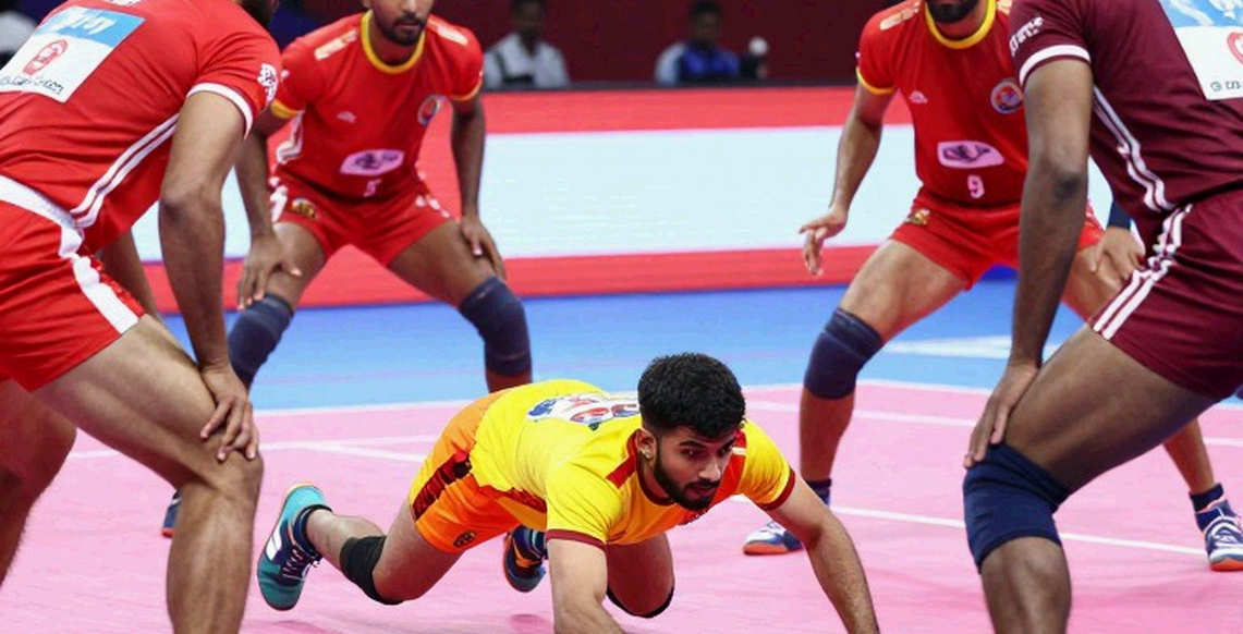 এক পয়েন্টের ফাইনাল আর গ্যালারির ফাঁকা চেয়ার: নারী কাবাডির চার সোনা আর যে হিসাবটা কেউ রাখেনি