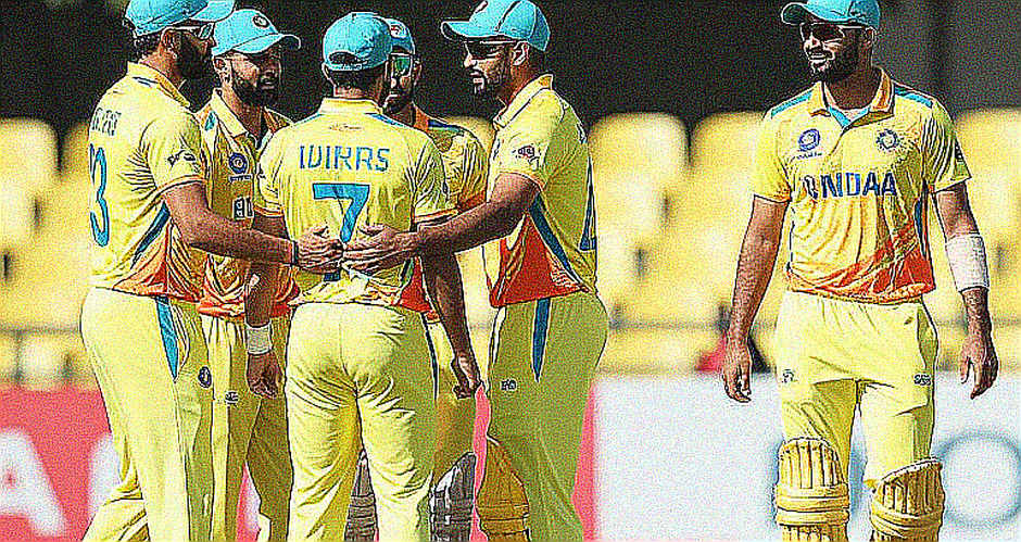 কলম্বোর চার নম্বর ওভার: স্কোরবোর্ডের আগেই যে ছন্দ বলে দেয় কে এগিয়ে কলম্বোর চার নম্বর ওভার: স্কোরবোর্ডের আগেই যে ছন্দ বলে দেয় কে এগিয়ে